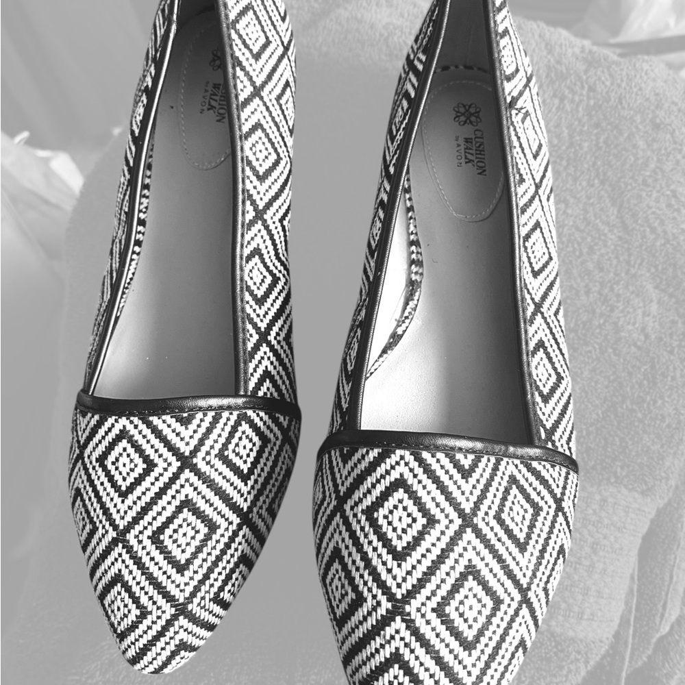Avon Black and White Geometric Cushion Steps Flats - Picture 9 of 15